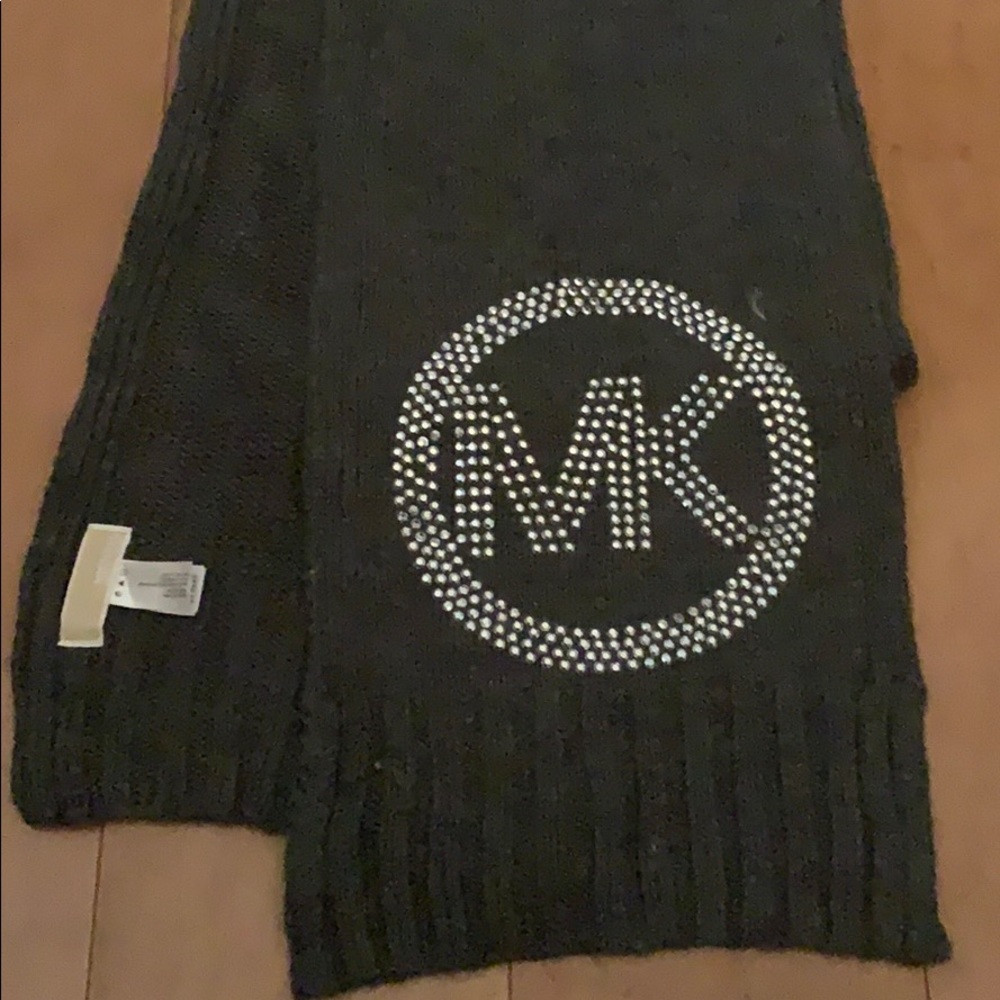 Micheal Kors gray scarf